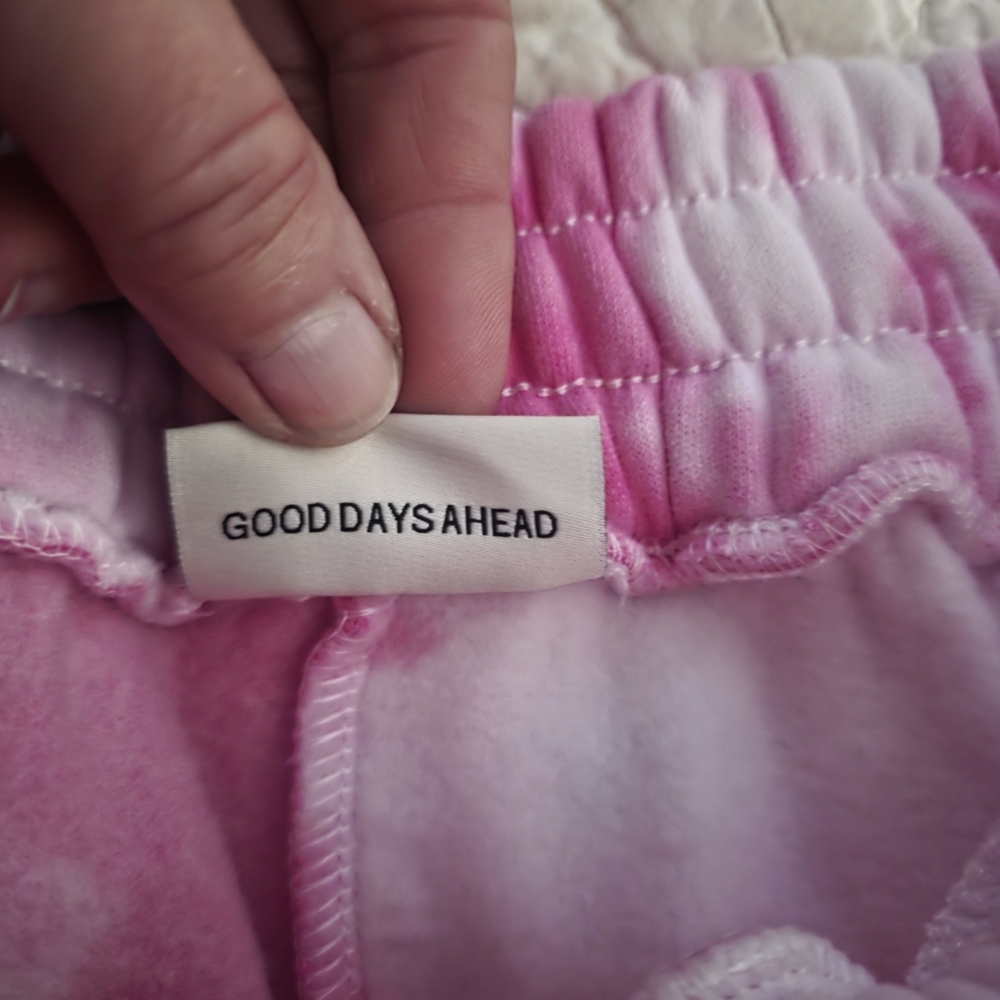 Comfrt Pink Tie-Dye Women's Lounge Set - Picture 10 of 10